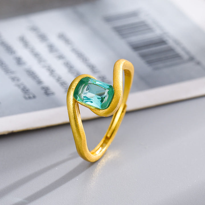 Anillo con forma de ojo de ciclón y esmeralda de talla cuadrada de Olivenorma