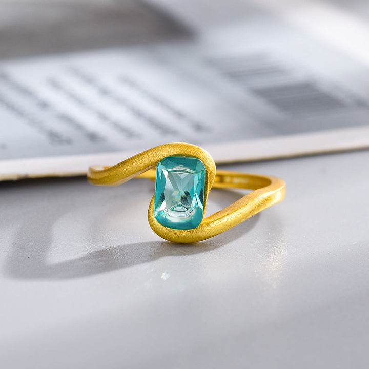 Anillo con forma de ojo de ciclón y esmeralda de talla cuadrada de Olivenorma