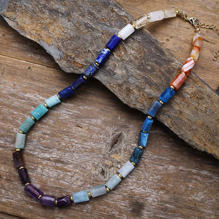 Collar de cuentas de ónix negro con chakras de corte prismático de Olivenorma