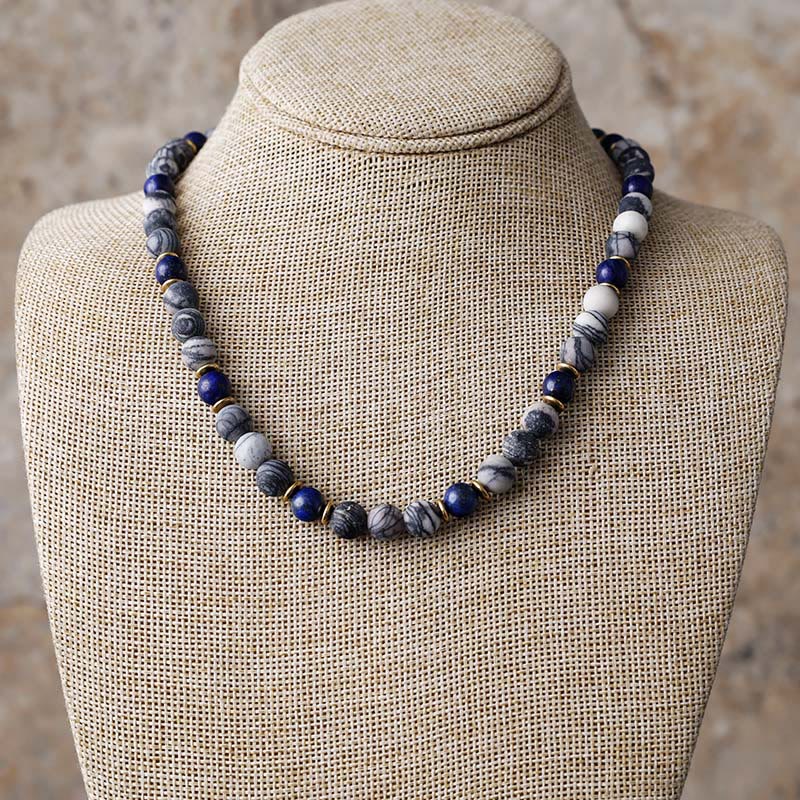 Collar de cuentas de piedra de seda negra con lapislázuli de Olivenorma