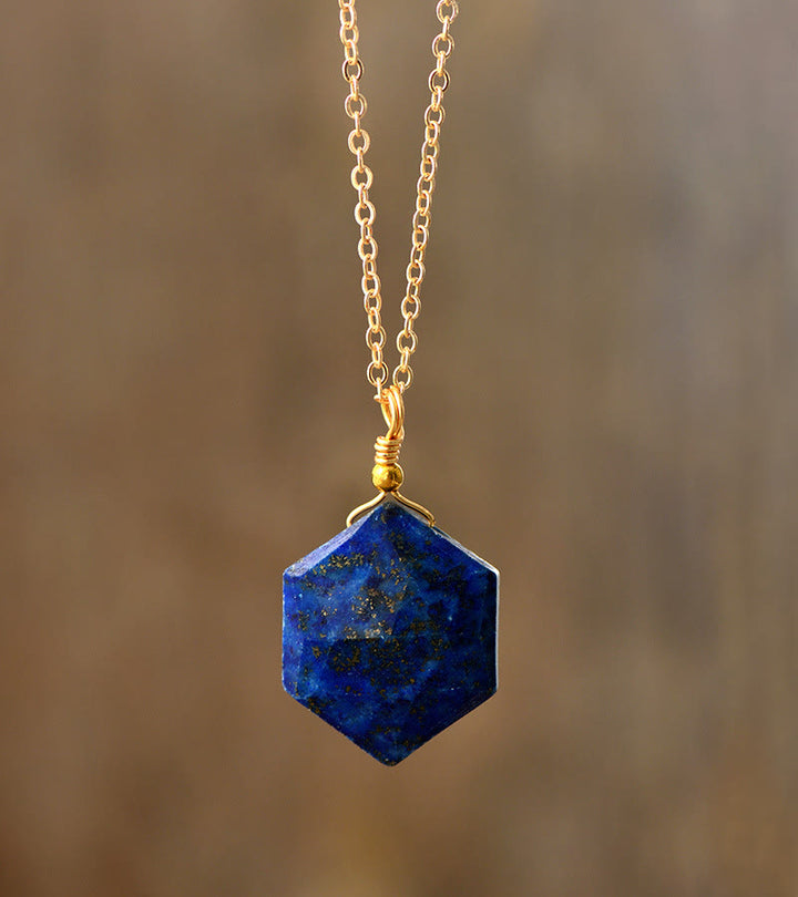 Collar con colgante de piedra natural de corte hexagonal de Olivenorma