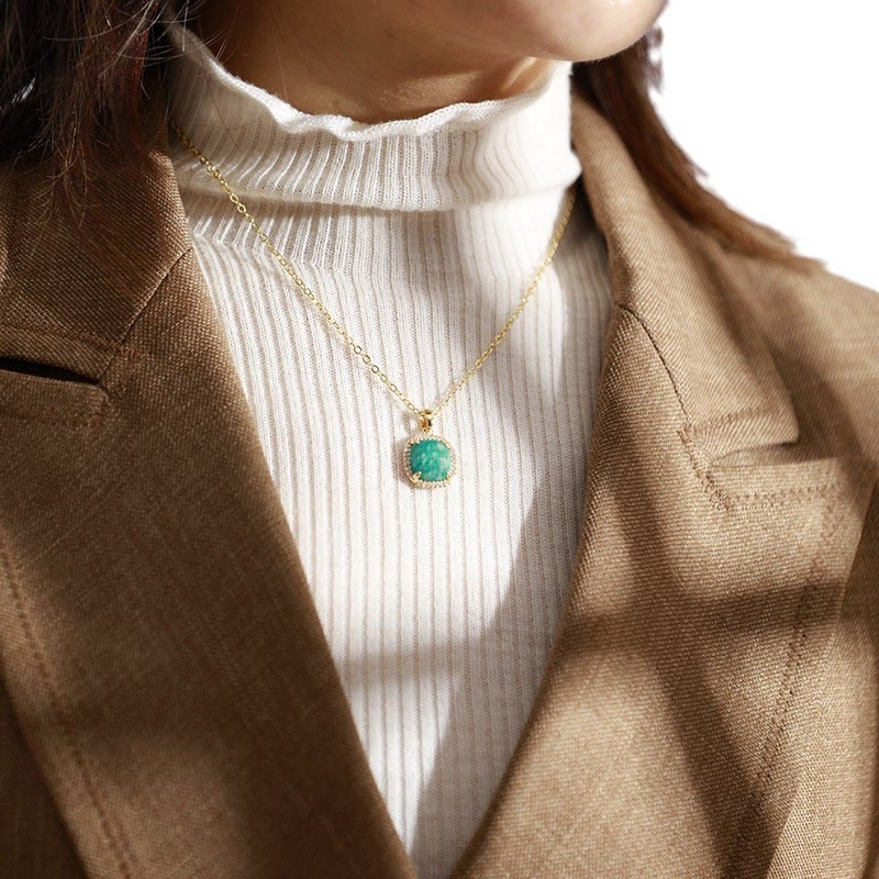 Collar con colgante de piedra natural de corte cuadrado de Olivenorma