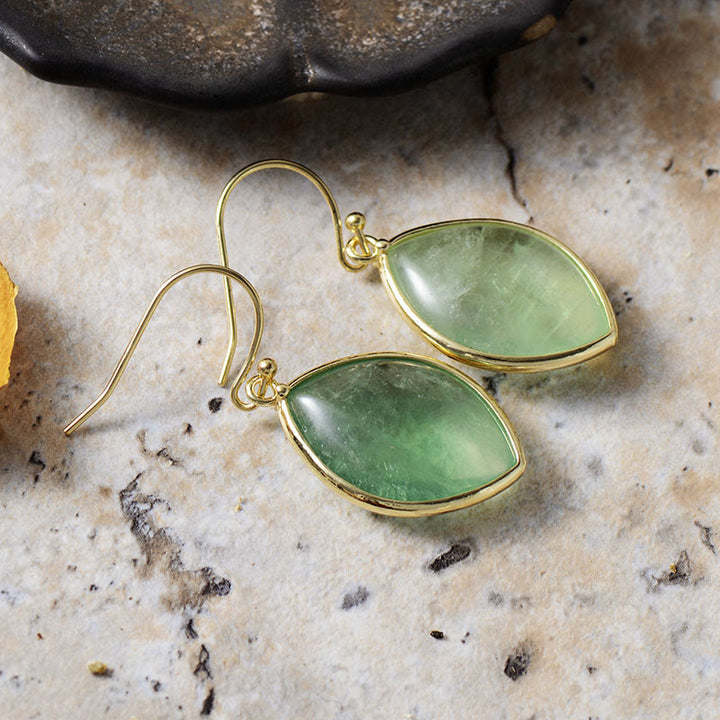 Pendientes colgantes de fluorita verde con talla marquesa de Olivenorma