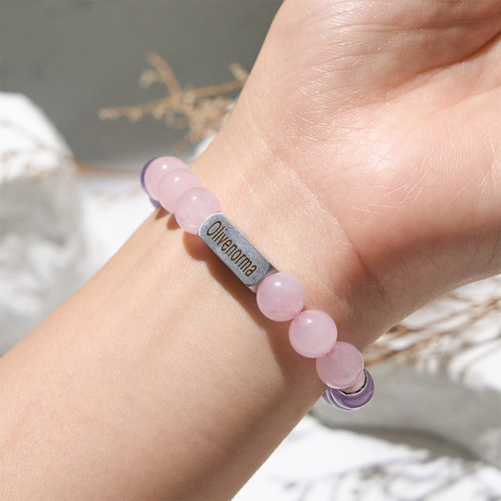 Pulsera con cuentas de cuarzo rosa y amatista grabada de Olivenorma