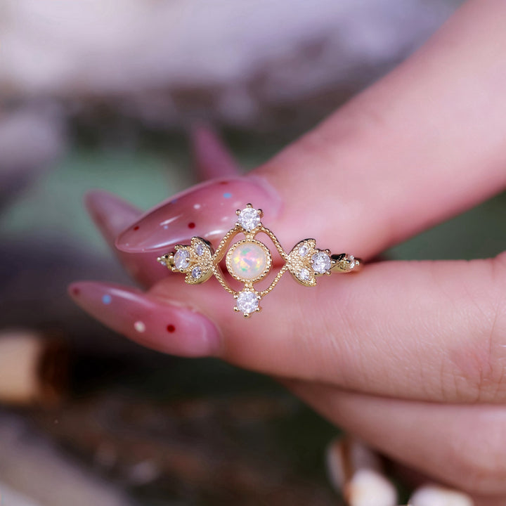 Anillo de hoja hueca con circonita blanca y ópalo natural de Olivenorma