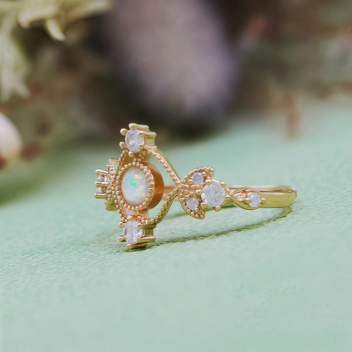 Anillo de hoja hueca con circonita blanca y ópalo natural de Olivenorma