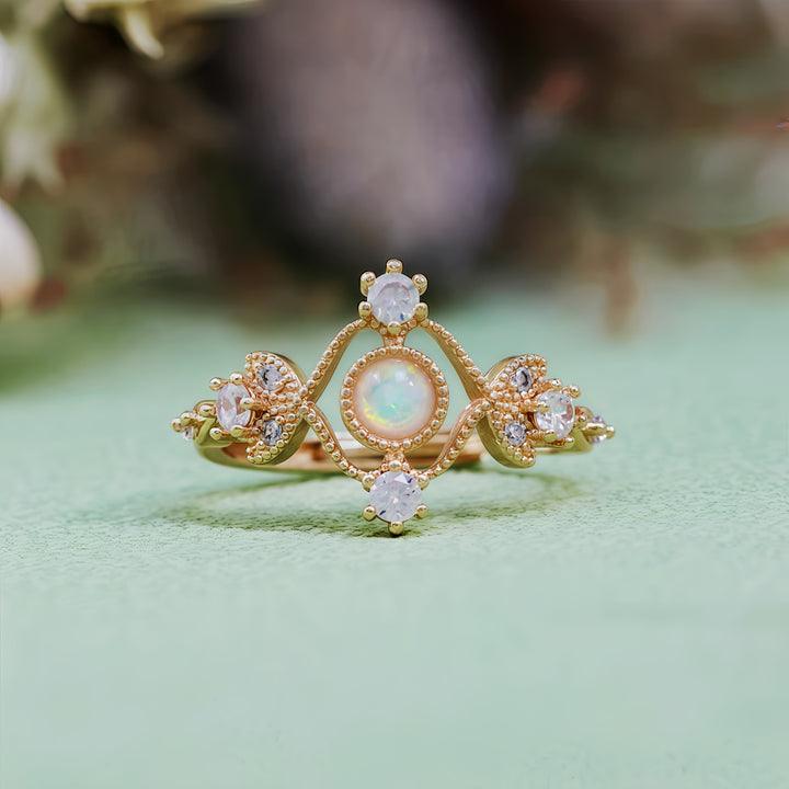 Anillo de hoja hueca con circonita blanca y ópalo natural de Olivenorma