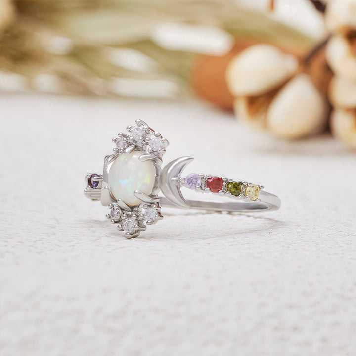 Anillo de diosa de la triple luna con ópalo blanco de Olivenorma