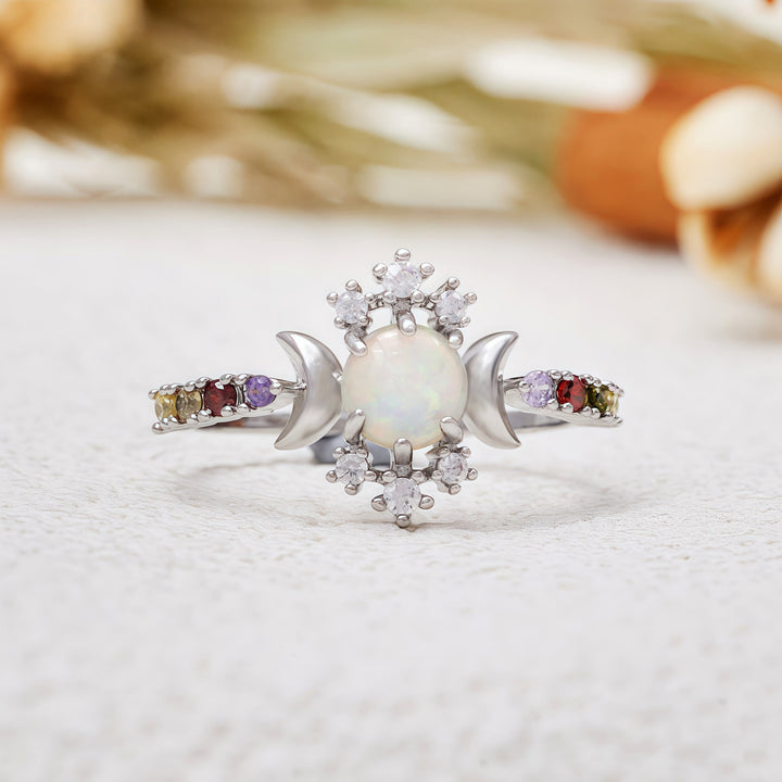 Anillo de diosa de la triple luna con ópalo blanco de Olivenorma