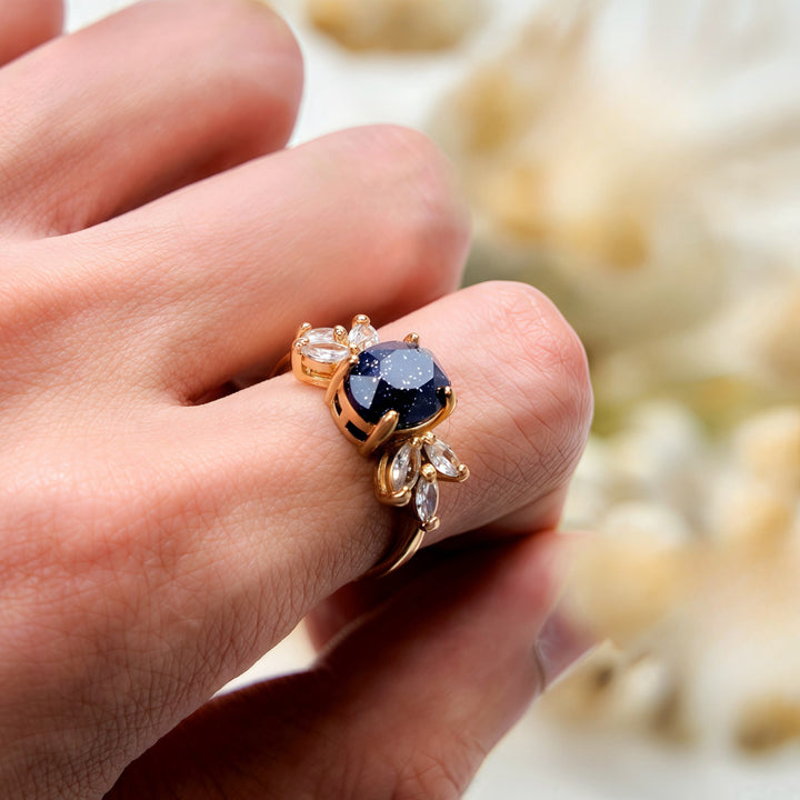 Anillo de hoja de circón de piedra arenisca azul de talla ovalada de Olivenorma