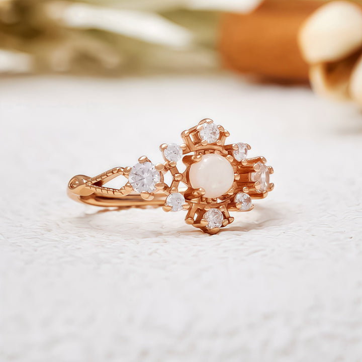 Anillo de ópalo blanco y circonita natural "Copo de nieve" de Olivenorma