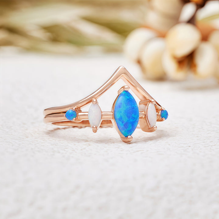 Anillo con corona de ópalo azul y blanco natural de Olivenorma
