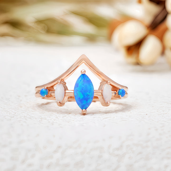 Anillo con corona de ópalo azul y blanco natural de Olivenorma