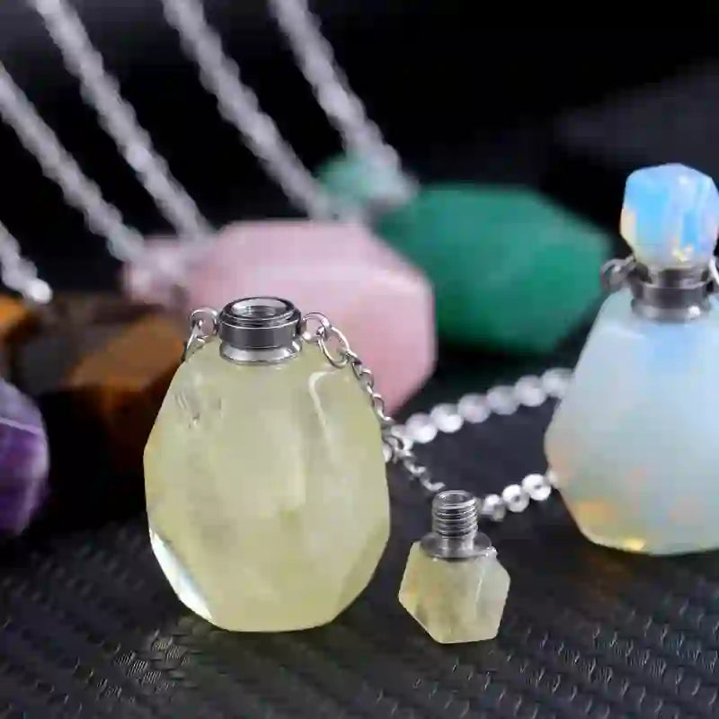 Collar con difusor de aceites esenciales Olivenorma con frasco de perfume de corte cuadrado