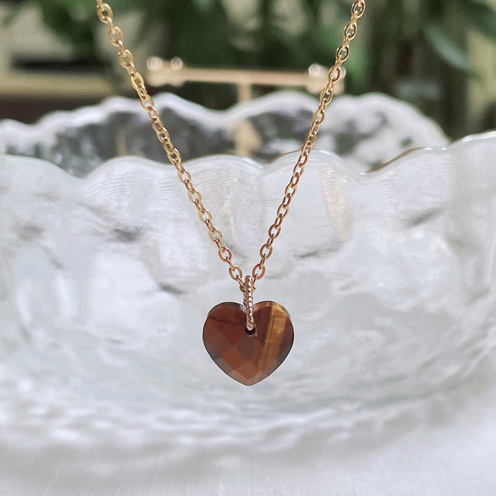 Collar de acero y titanio con corte de corazón de cristal natural de Olivenorma