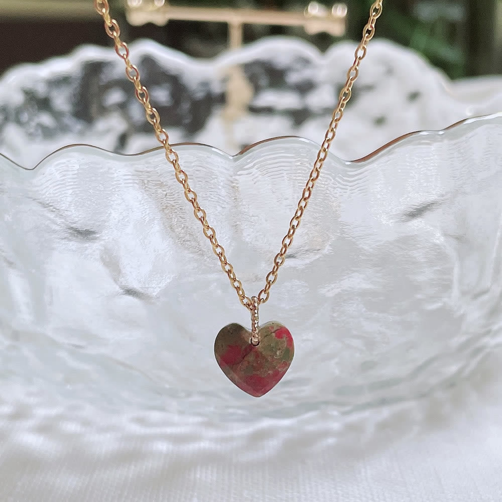 Collar de acero y titanio con corte de corazón de cristal natural de Olivenorma