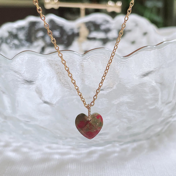 Collar de acero y titanio con corte de corazón de cristal natural de Olivenorma