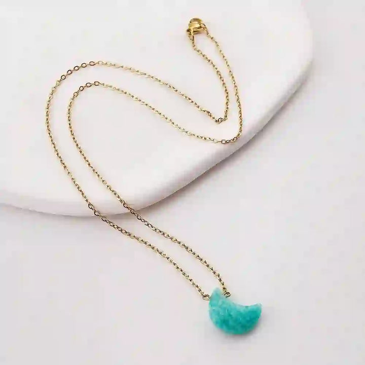 Collar de acero inoxidable con corte lunar y cristal natural de Olivenorma