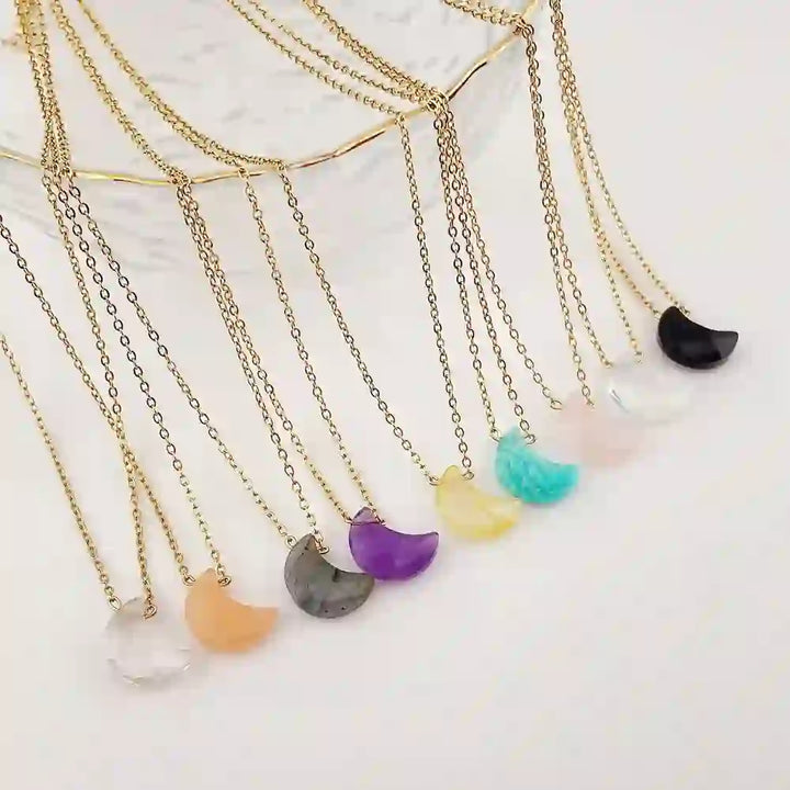 Collar de acero inoxidable con corte lunar y cristal natural de Olivenorma