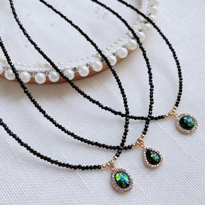 Collar con colgante de ópalo verde Olivenorma y cuentas de obsidiana