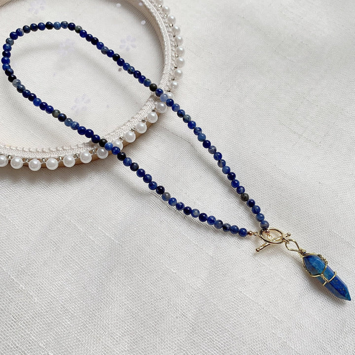 Collar de cuentas de piedra natural con colgante de columna hexagonal de Olivenorma