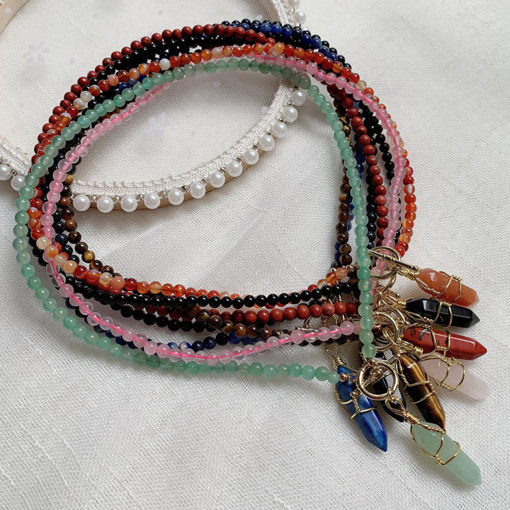 Collar de cuentas de piedra natural con colgante de columna hexagonal de Olivenorma