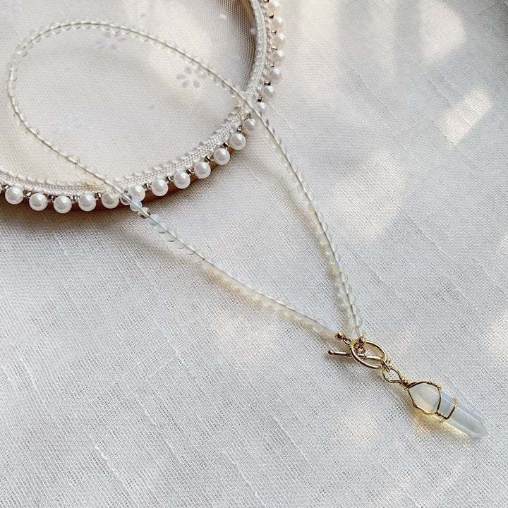 Collar de cuentas de piedra natural con colgante de columna hexagonal de Olivenorma
