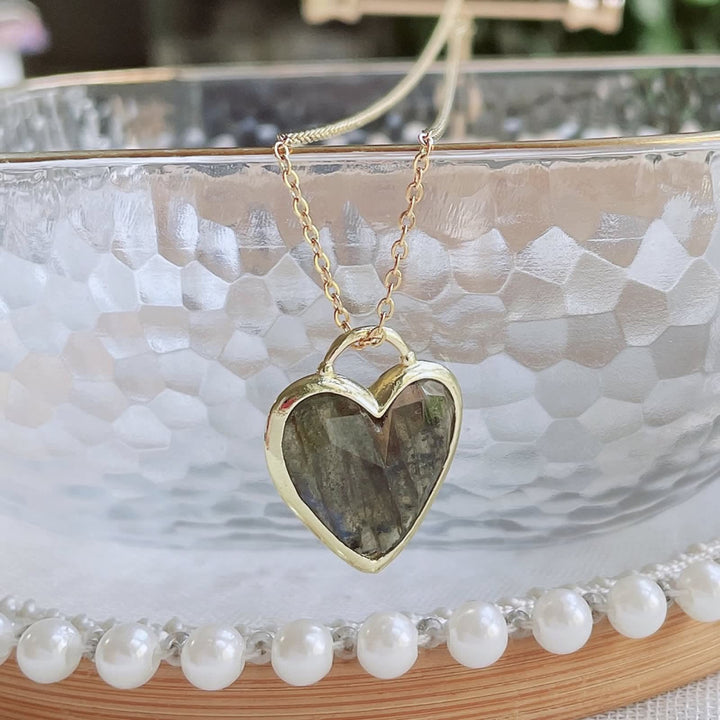 Collar de acero inoxidable con colgante de corazón de cristal de Olivenorma