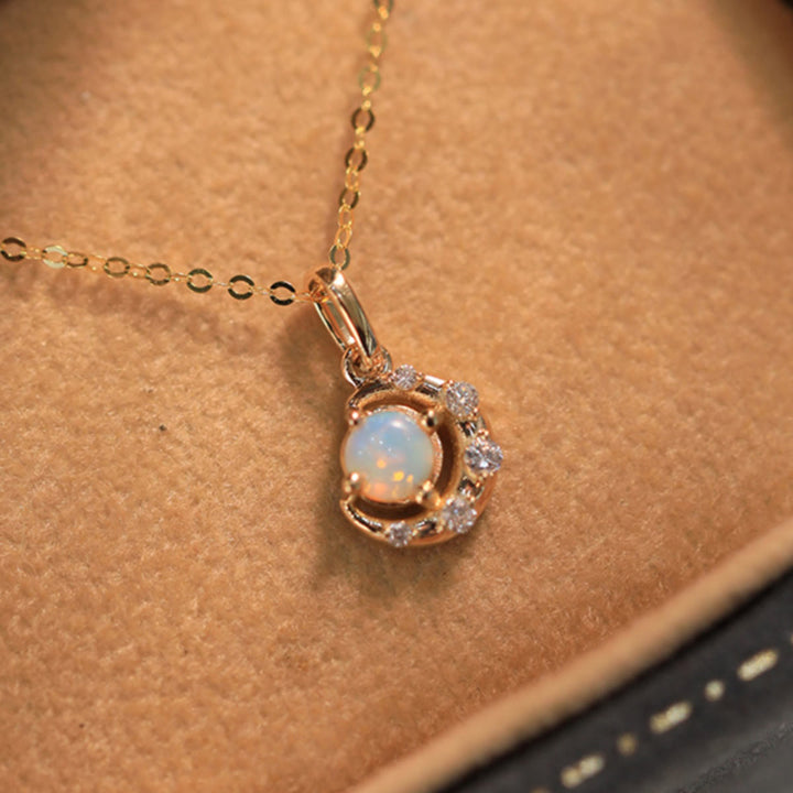 Collar Olivenorma con colgante de estrella y luna de ópalo en plata 925