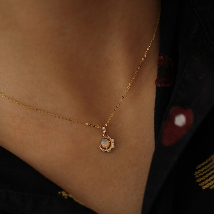 Collar Olivenorma con colgante de estrella y luna de ópalo en plata 925