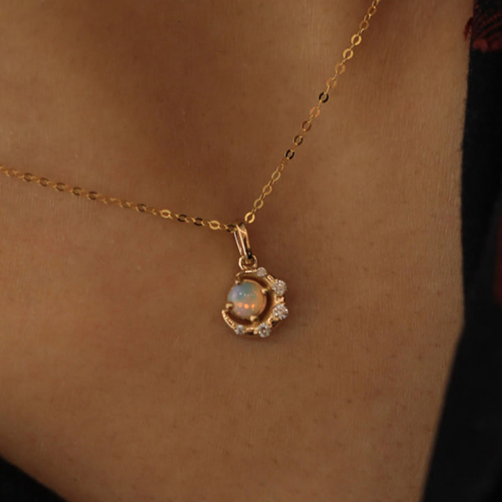 Collar Olivenorma con colgante de estrella y luna de ópalo en plata 925