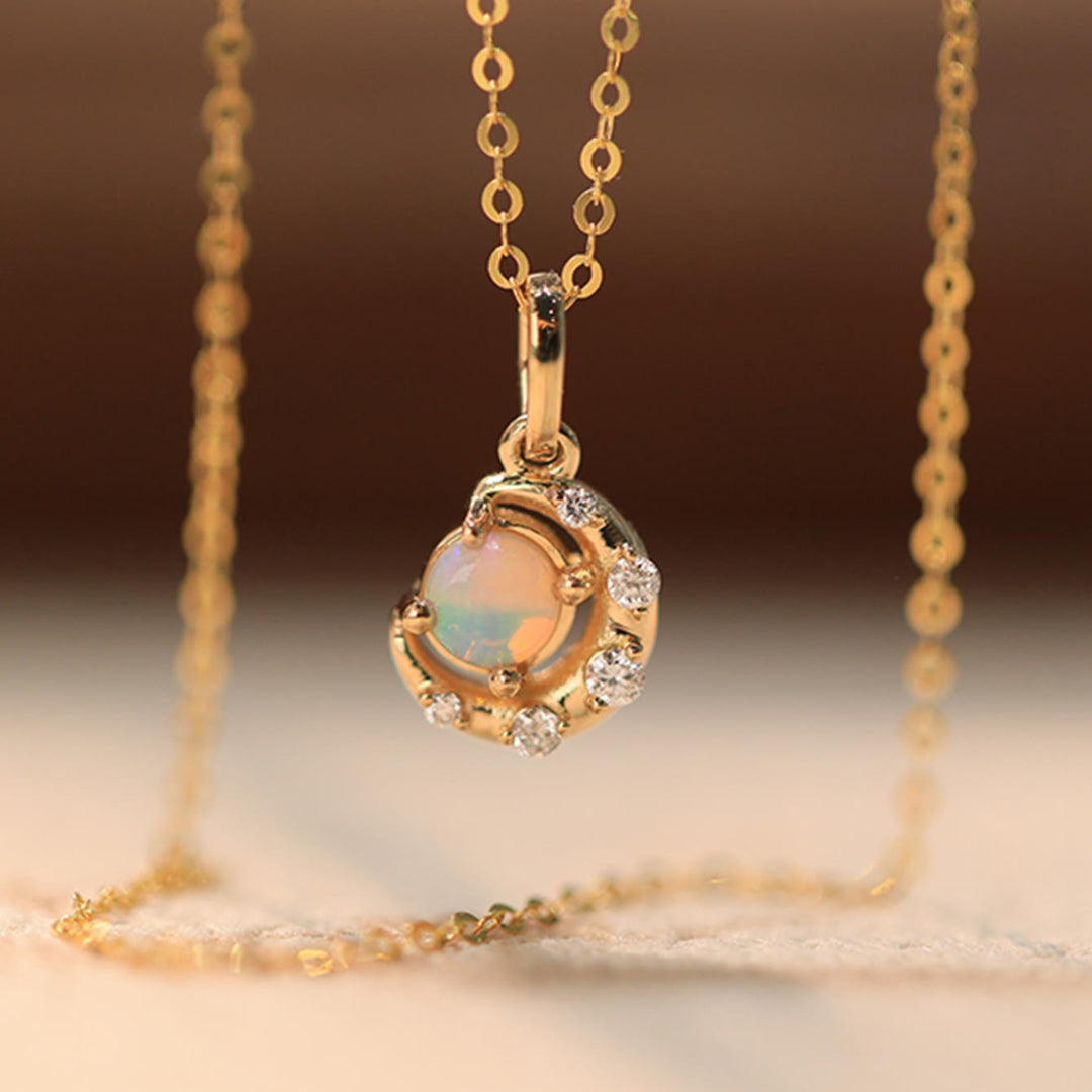 Collar Olivenorma con colgante de estrella y luna de ópalo en plata 925