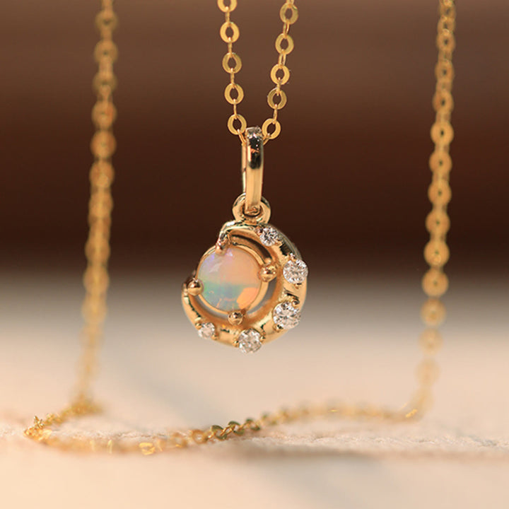 Collar Olivenorma con colgante de estrella y luna de ópalo en plata 925