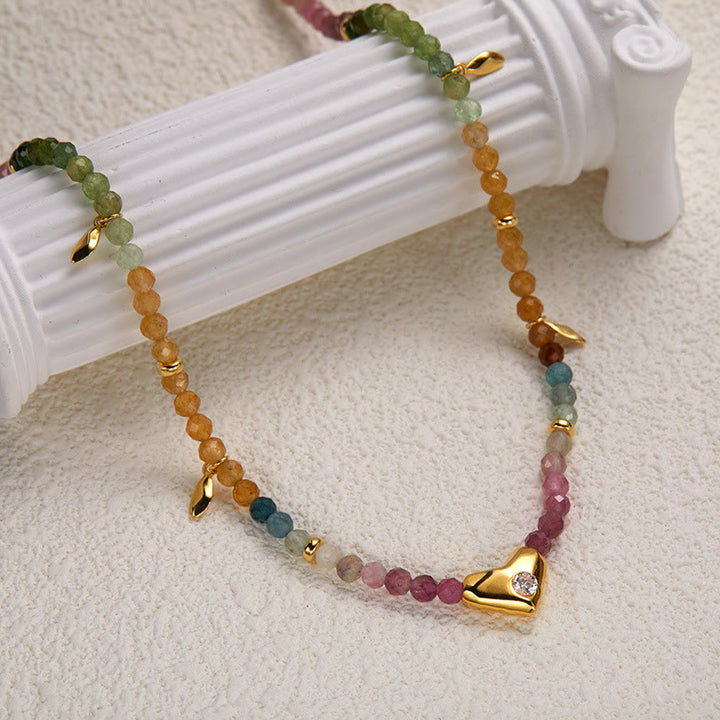 Collar con colgante de corazón de cuentas de turmalina blanca y circonita Olivenorma