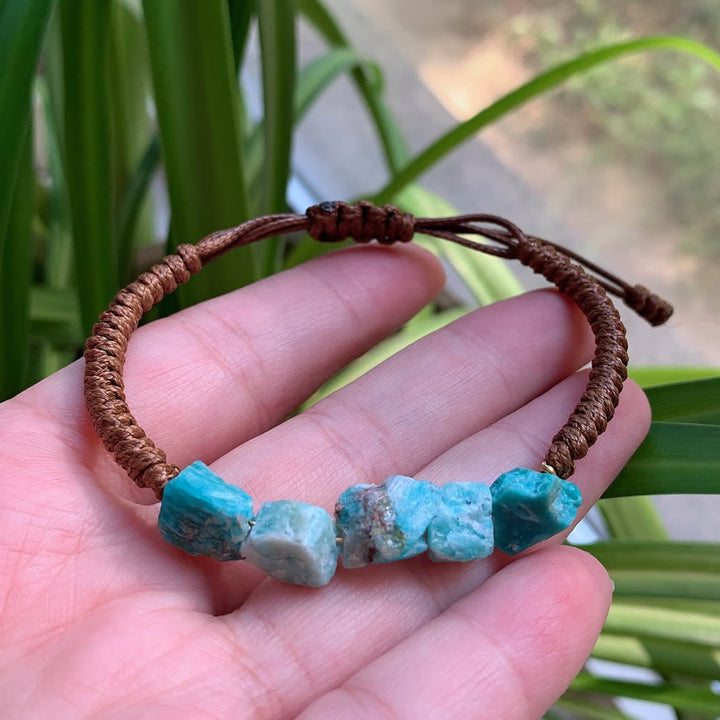 Pulsera trenzada con elementos naturales irregulares de Olivenorma