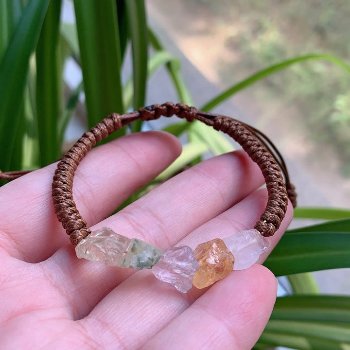 Pulsera trenzada con elementos naturales irregulares de Olivenorma