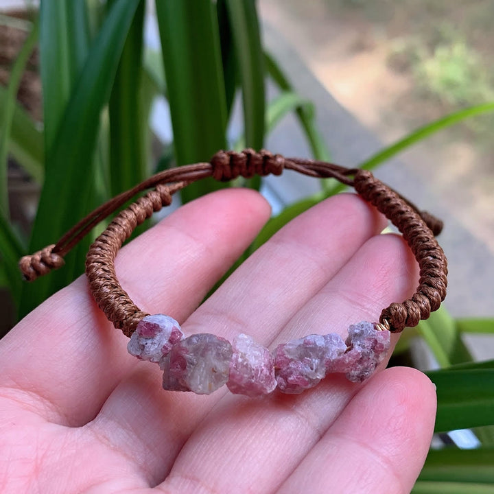 Pulsera trenzada con elementos naturales irregulares de Olivenorma
