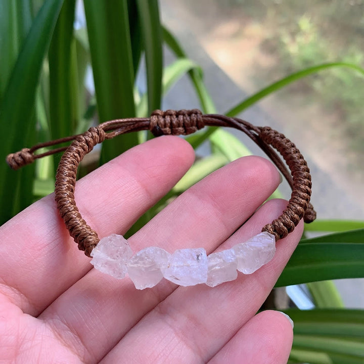 Pulsera trenzada con elementos naturales irregulares de Olivenorma