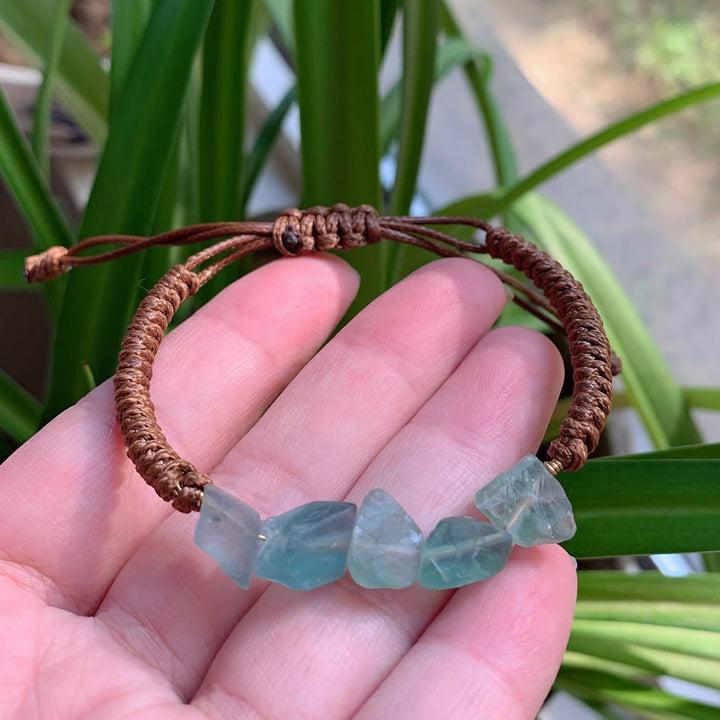 Pulsera trenzada con elementos naturales irregulares de Olivenorma