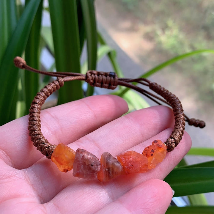 Pulsera trenzada con elementos naturales irregulares de Olivenorma