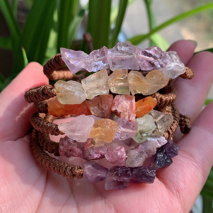 Pulsera trenzada con elementos naturales irregulares de Olivenorma