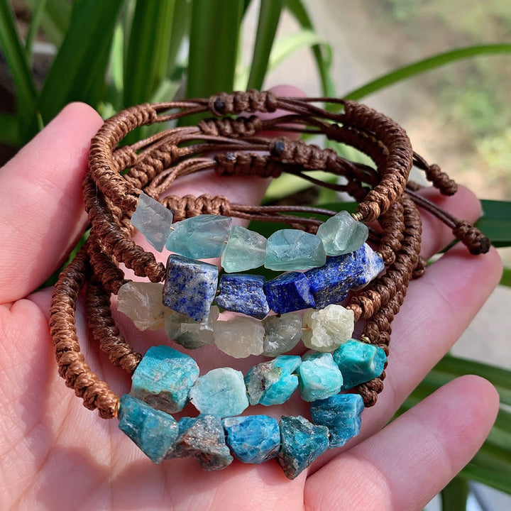 Pulsera trenzada con elementos naturales irregulares de Olivenorma