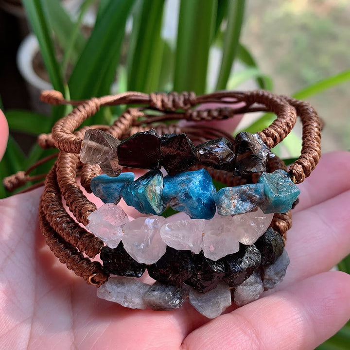 Pulsera trenzada con elementos naturales irregulares de Olivenorma