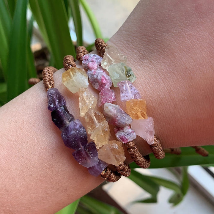Pulsera trenzada con elementos naturales irregulares de Olivenorma