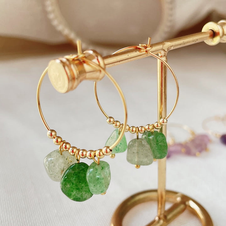 Pendientes de acero y titanio con colgante de cristal triturado natural de Olivenorma