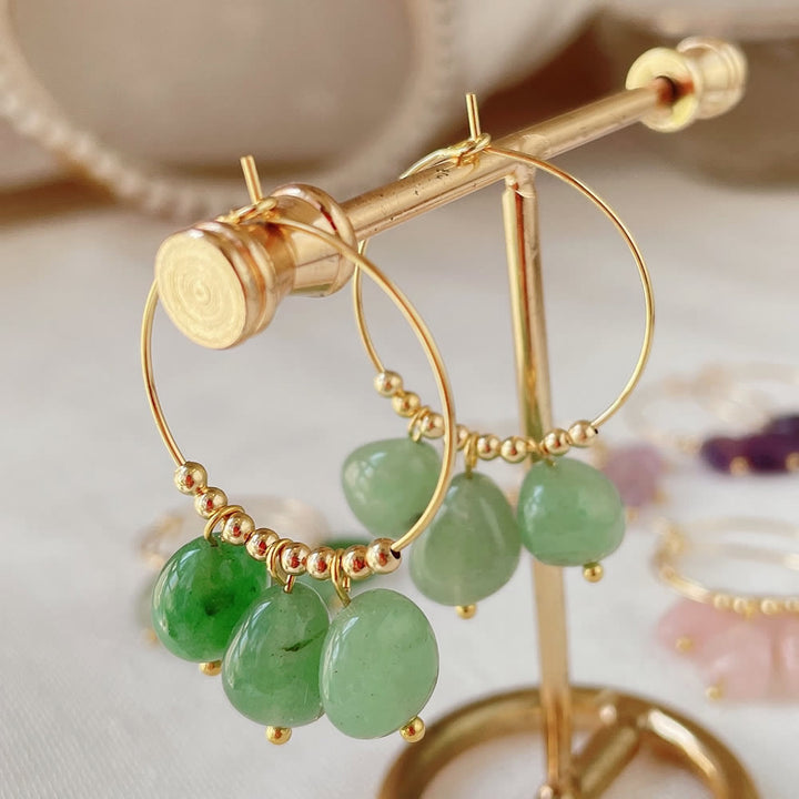 Pendientes de acero y titanio con colgante de cristal triturado natural de Olivenorma
