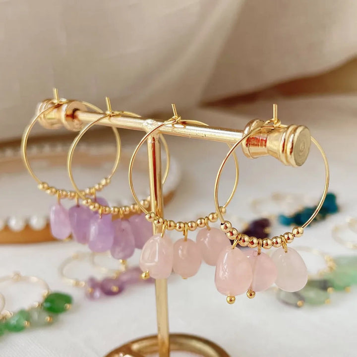 Pendientes de acero y titanio con colgante de cristal triturado natural de Olivenorma