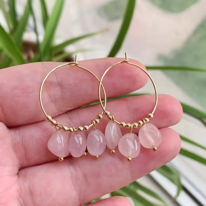 Pendientes de acero y titanio con colgante de cristal triturado natural de Olivenorma