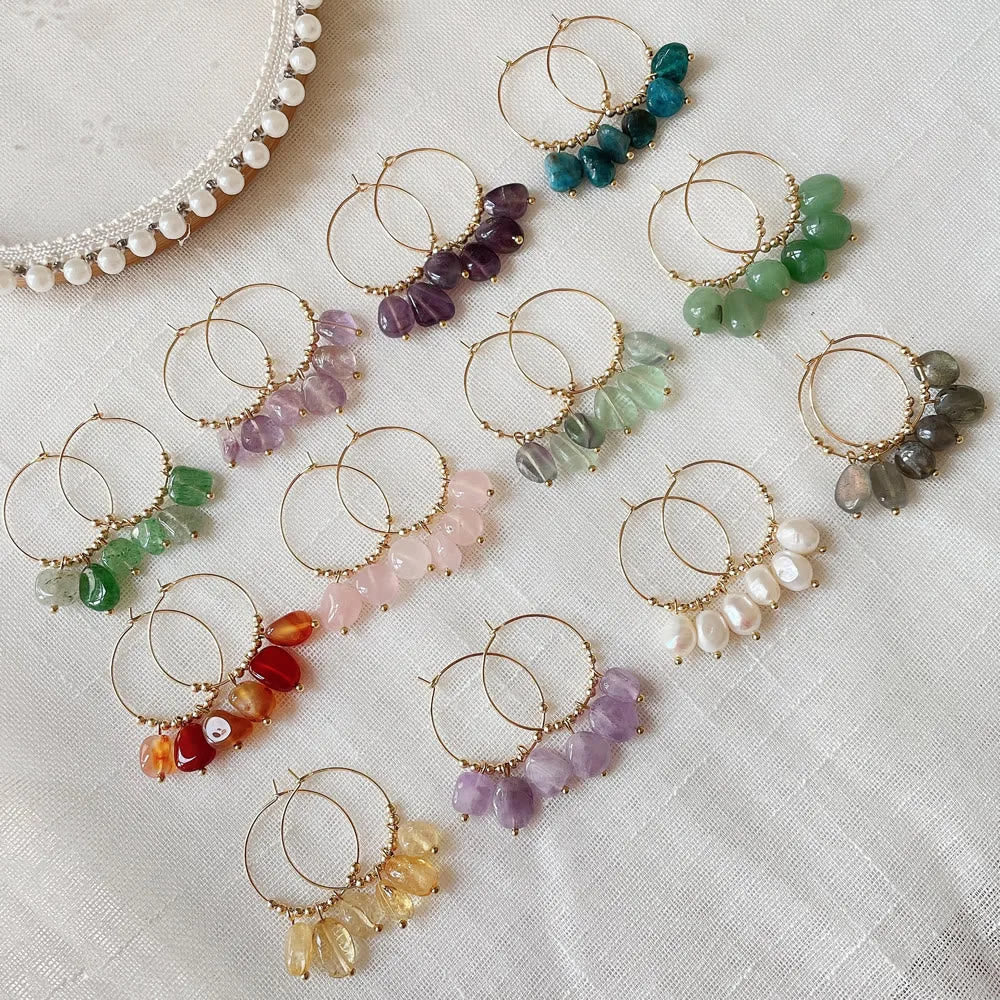 Pendientes de acero y titanio con colgante de cristal triturado natural de Olivenorma