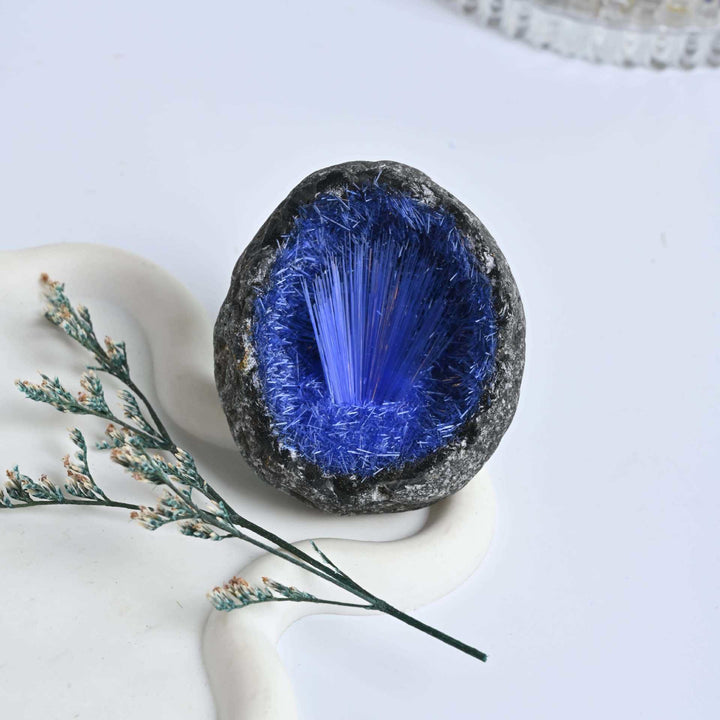 Racimo de mineral de pelo azul de Olivenorma , aguja, huevo, piedra preciosa decorativa